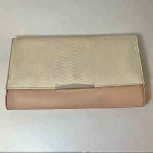 NWT Danielle Nicole “Austin” Clutch